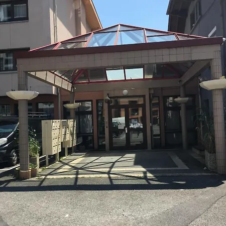 Apartment Et Bureau Propre, Fonctionnel Cluses